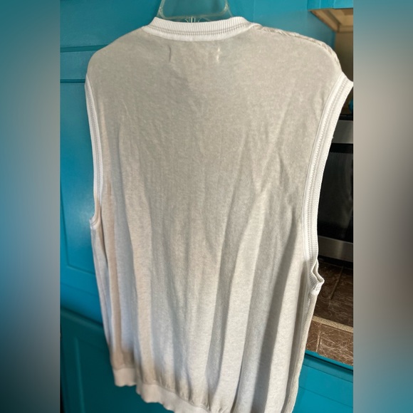 Perry Ellis V-Neck Sweater Vest - Picture 3 of 5